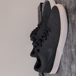 Nike SB Check Solarsoft Black Canvas Sneaker 843896-007 Men’s 9